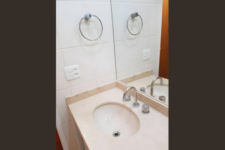 Apartamento para alugar com 71m², 2 quartos e 1 vaga Apartamento para alugar com 71m², 2 quartos e 1 vagaBanheiro