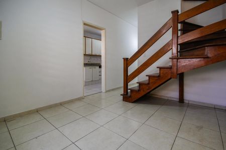 Casa para alugar com 95m², 3 quartos e 2 vagas Casa para alugar com 95m², 3 quartos e 2 vagasSala