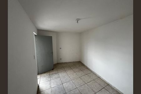 Quarto 2 de casa para alugar com 2 quartos, 40m² em Jardim Rossin, São Paulo