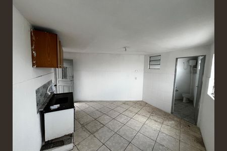 Cozinha de casa para alugar com 2 quartos, 40m² em Jardim Rossin, São Paulo