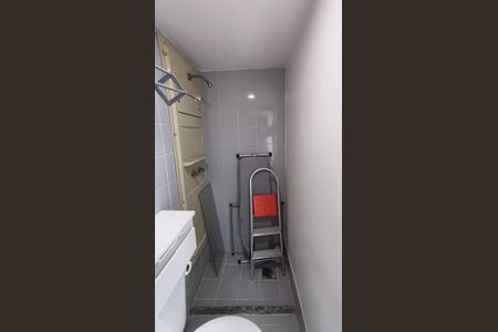 Apartamento à venda com 96m², 2 quartos e 1 vaga Apartamento à venda com 96m², 2 quartos e 1 vagaBanheiro de Serviço