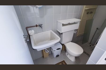 Apartamento à venda com 96m², 2 quartos e 1 vaga Apartamento à venda com 96m², 2 quartos e 1 vagaBanheiro de Serviço