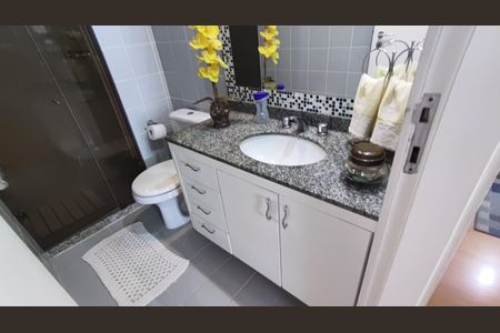 Apartamento à venda com 96m², 2 quartos e 1 vaga Apartamento à venda com 96m², 2 quartos e 1 vagaBanheiro