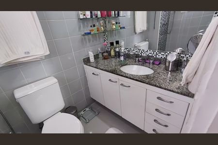 Apartamento à venda com 96m², 2 quartos e 1 vaga Apartamento à venda com 96m², 2 quartos e 1 vagaBanheiro da Suíte