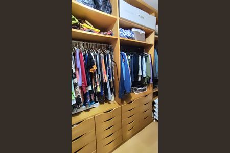 Apartamento à venda com 96m², 2 quartos e 1 vaga Apartamento à venda com 96m², 2 quartos e 1 vagaCloset da Suíte