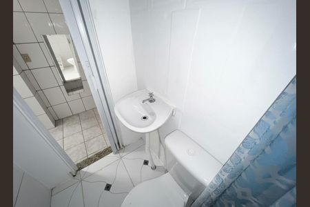 Banheiro Sala/Quarto de casa para alugar com 2 quartos, 39m² em Jardim Rossin, São Paulo