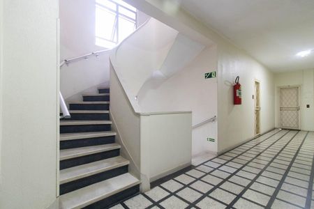 Apartamento à venda com 90m², 2 quartos e sem vagaEscadas