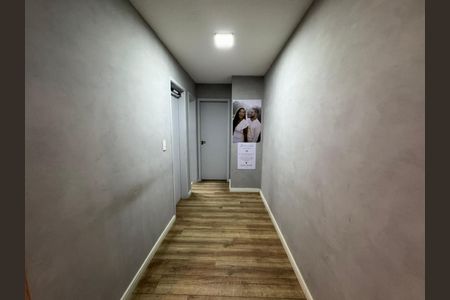 Corredor de apartamento para alugar com 2 quartos, 48m² em Vila Urupes, Suzano