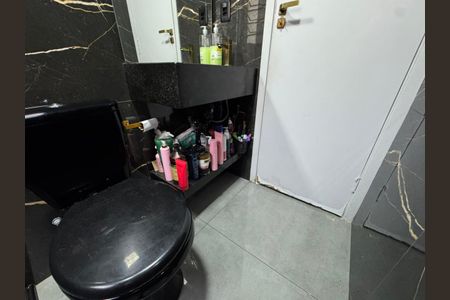 Banheiro de apartamento para alugar com 2 quartos, 48m² em Vila Urupes, Suzano