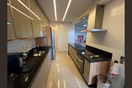 Apartamento para alugar com 126m², 3 quartos e 3 vagas Apartamento para alugar com 126m², 3 quartos e 3 vagasCozinha