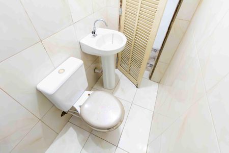 Banheiro de casa para alugar com 1 quarto, 30m² em Jardim Verônia, São Paulo