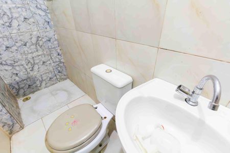 Banheiro de casa para alugar com 1 quarto, 30m² em Jardim Verônia, São Paulo