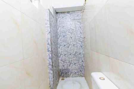 Banheiro de casa para alugar com 1 quarto, 39m² em Jardim Verônia, São Paulo