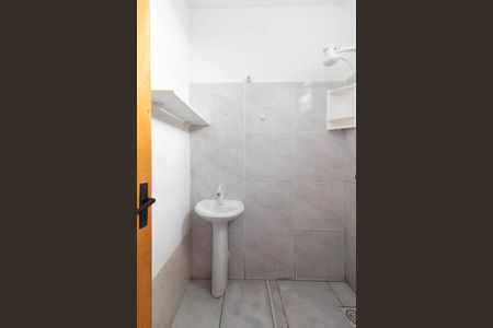 BanheiroBanheiro de kitnet/studio para alugar com 1 quarto, 26m² em Santo Antônio, Porto Alegre