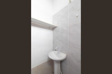Banheiro de kitnet/studio para alugar com 1 quarto, 26m² em Santo Antônio, Porto Alegre