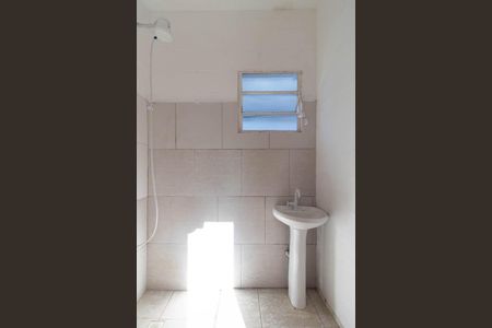 Banheiro de kitnet/studio para alugar com 1 quarto, 26m² em Santo Antônio, Porto Alegre