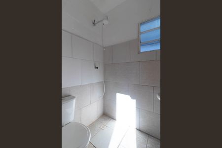 Banheiro de kitnet/studio para alugar com 1 quarto, 26m² em Santo Antônio, Porto Alegre