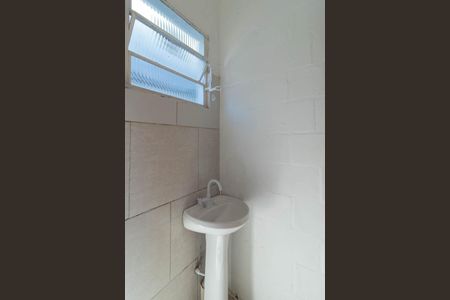 Banheiro de kitnet/studio para alugar com 1 quarto, 26m² em Santo Antônio, Porto Alegre