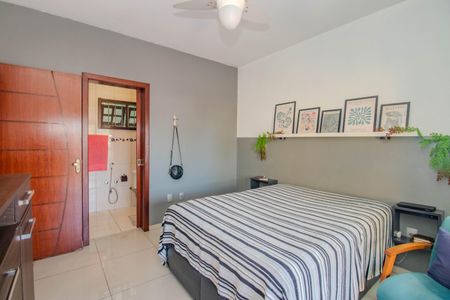 Casa à venda com 222m², 3 quartos e 3 vagasSuíte