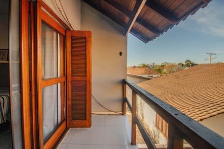 Casa à venda com 222m², 3 quartos e 3 vagasSuíte - Varanda