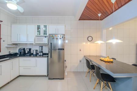 Casa à venda com 222m², 3 quartos e 3 vagasCozinha