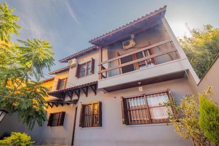 Casa à venda com 222m², 3 quartos e 3 vagasFachada da Casa