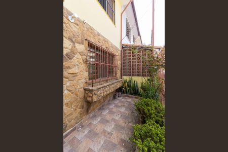 Casa à venda com 108m², 3 quartos e sem vaga Casa à venda com 108m², 3 quartos e sem vagaQuintal de entrada