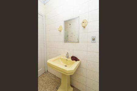 Casa à venda com 108m², 3 quartos e sem vaga Casa à venda com 108m², 3 quartos e sem vagaBanheiro