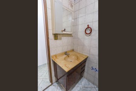 Casa à venda com 199m², 5 quartos e 2 vagas Casa à venda com 199m², 5 quartos e 2 vagasBanheiro social 2