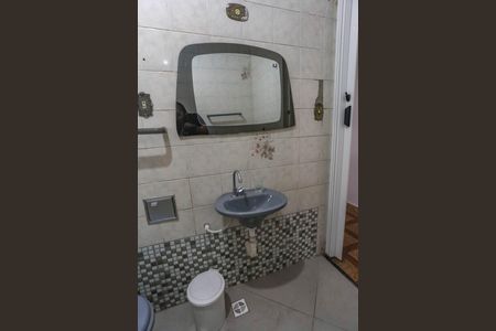 Casa à venda com 199m², 5 quartos e 2 vagas Casa à venda com 199m², 5 quartos e 2 vagasBanheiro social 1