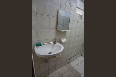 Casa à venda com 199m², 5 quartos e 2 vagas Casa à venda com 199m², 5 quartos e 2 vagasBanheiro da suíte