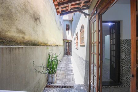 Casa à venda com 199m², 5 quartos e 2 vagas Casa à venda com 199m², 5 quartos e 2 vagasCorredor