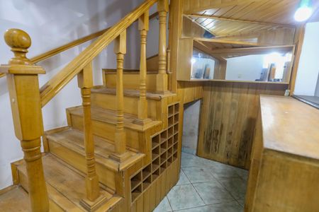 Casa à venda com 199m², 5 quartos e 2 vagas Casa à venda com 199m², 5 quartos e 2 vagasSala - bar