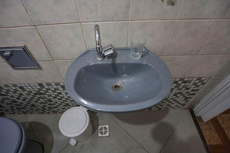 Casa à venda com 199m², 5 quartos e 2 vagas Casa à venda com 199m², 5 quartos e 2 vagasBanheiro social 1