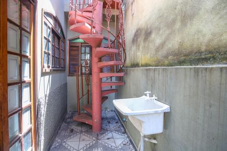 Casa à venda com 199m², 5 quartos e 2 vagas Casa à venda com 199m², 5 quartos e 2 vagasÁrea de serviço