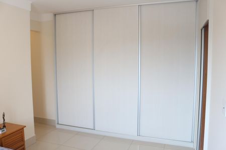 Apartamento à venda com 162m², 3 quartos e 2 vagasSuíte 1