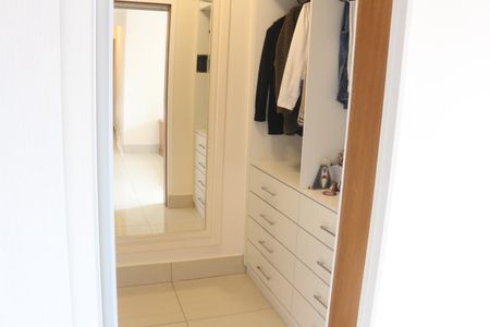 Apartamento à venda com 162m², 3 quartos e 2 vagasCloset da suíte 1