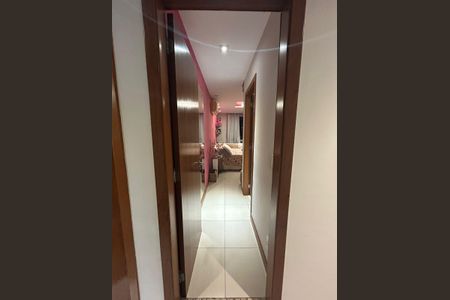 Apartamento à venda com 236m², 4 quartos e 3 vagas Apartamento à venda com 236m², 4 quartos e 3 vagasCorredor