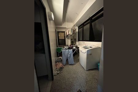 Apartamento à venda com 236m², 4 quartos e 3 vagas Apartamento à venda com 236m², 4 quartos e 3 vagasLavanderia