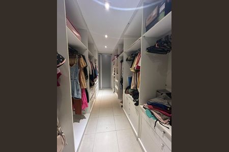 Apartamento à venda com 236m², 4 quartos e 3 vagas Apartamento à venda com 236m², 4 quartos e 3 vagasCorredor