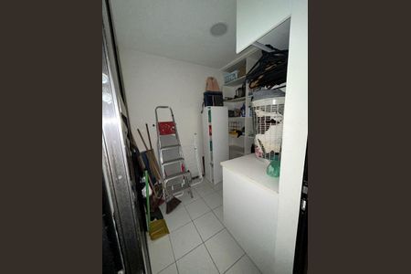 Apartamento à venda com 236m², 4 quartos e 3 vagas Apartamento à venda com 236m², 4 quartos e 3 vagasLavanderia