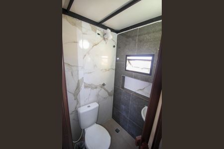 Banheiro de kitnet/studio para alugar com 1 quarto, 28m² em Vila Hortência, Sorocaba
