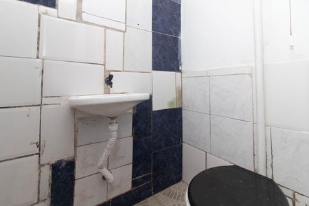 Banheiro de apartamento para alugar com 1 quarto, 20m² em Nonoai, Porto Alegre