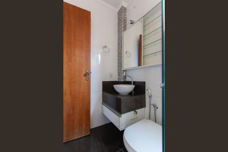 Apartamento à venda com 130m², 3 quartos e 2 vagas Apartamento à venda com 130m², 3 quartos e 2 vagasBanheiro da Suíte 2