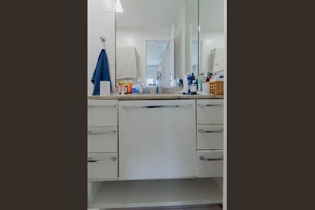 Apartamento à venda com 72m², 2 quartos e 1 vaga Apartamento à venda com 72m², 2 quartos e 1 vagaBanheiro da Suíte