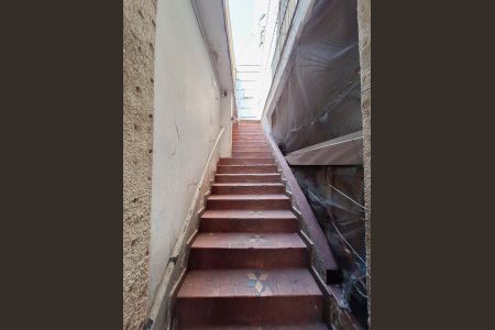 Casa para alugar com 75m², 1 quarto e sem vaga Casa para alugar com 75m², 1 quarto e sem vagaEscada