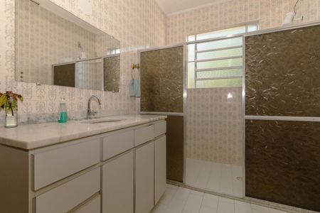 Casa para alugar com 250m², 3 quartos e 2 vagasBanheiro Social