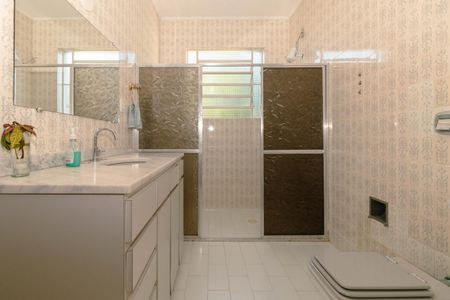 Casa para alugar com 250m², 3 quartos e 2 vagasBanheiro Social