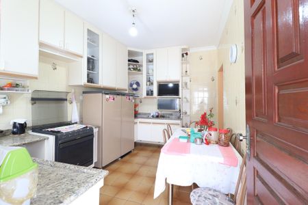 Casa à venda com 400m², 5 quartos e 3 vagas Casa à venda com 400m², 5 quartos e 3 vagasCozinha da casa 2