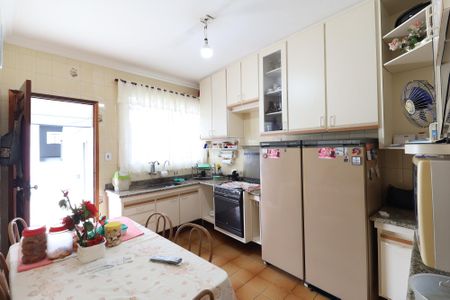 Casa à venda com 400m², 5 quartos e 3 vagas Casa à venda com 400m², 5 quartos e 3 vagasCozinha da casa 2